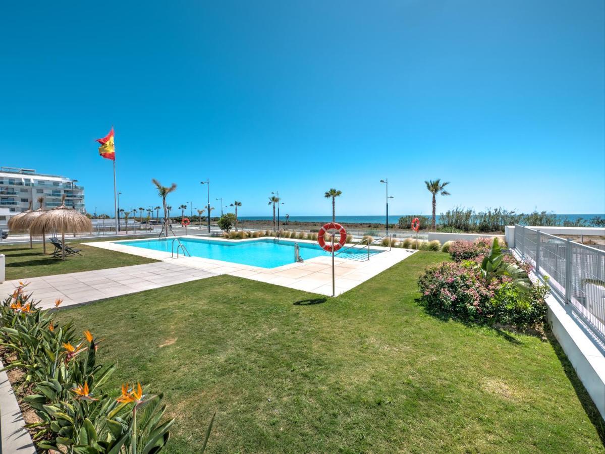 New Beach Front Apartment With Large Balcony Torrox Esterno foto