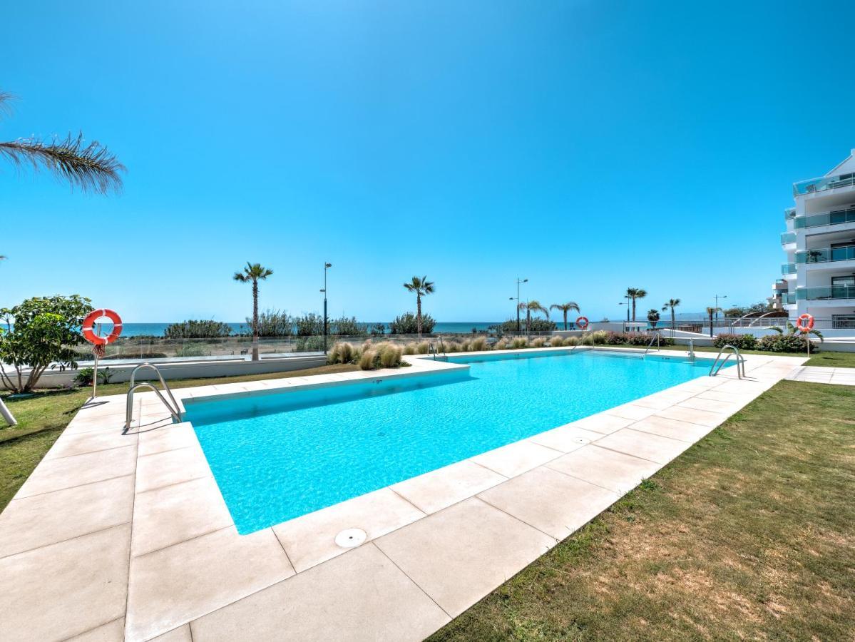 New Beach Front Apartment With Large Balcony Torrox Esterno foto