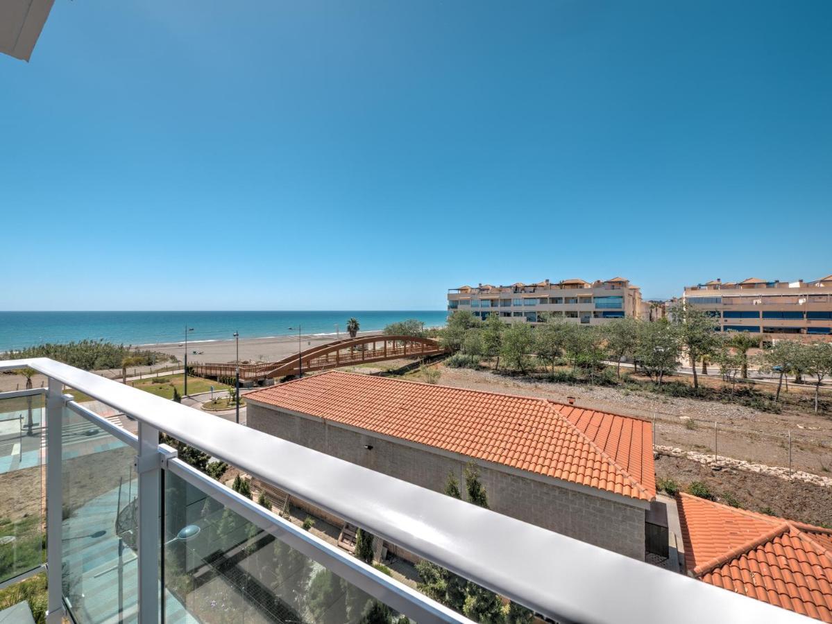 New Beach Front Apartment With Large Balcony Torrox Esterno foto