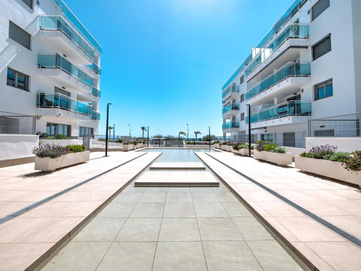 New Beach Front Apartment With Large Balcony Torrox Esterno foto