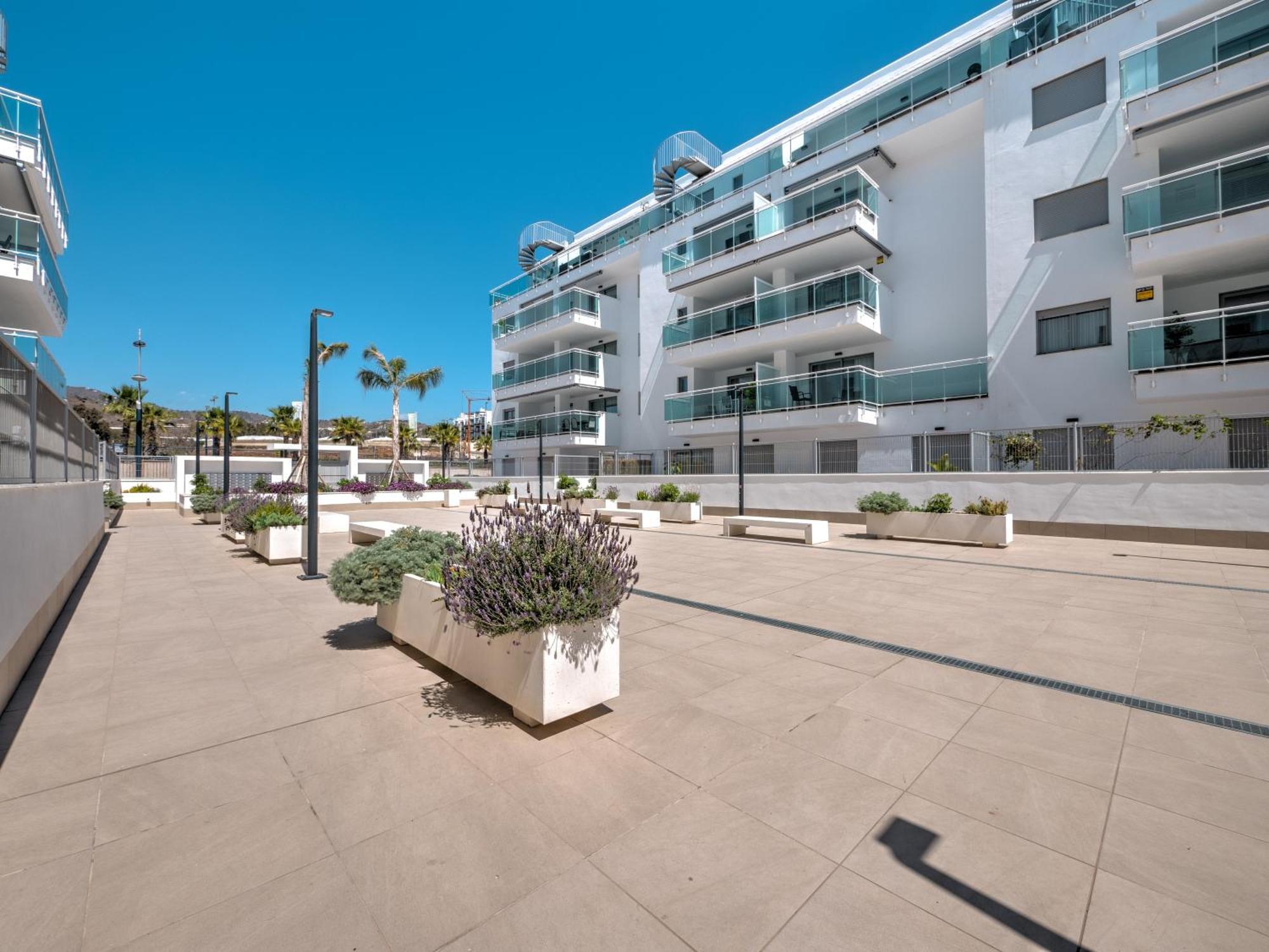 New Beach Front Apartment With Large Balcony Torrox Esterno foto
