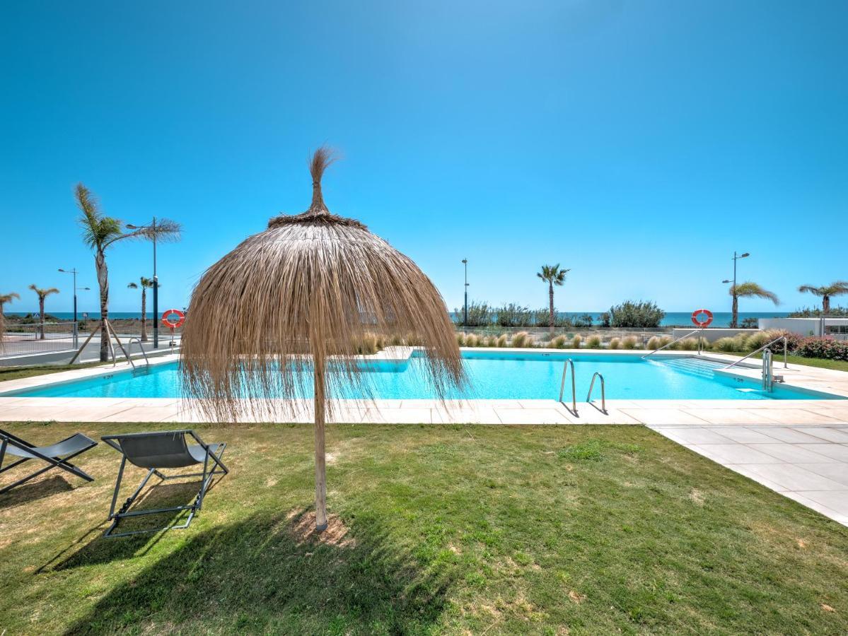 New Beach Front Apartment With Large Balcony Torrox Esterno foto